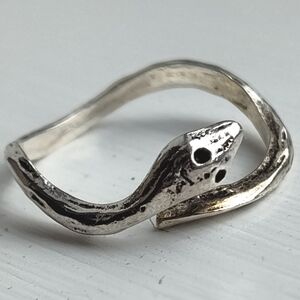 Minimalist Silver Snake Ring – Serpent Design, Boho Gothic Jewelry